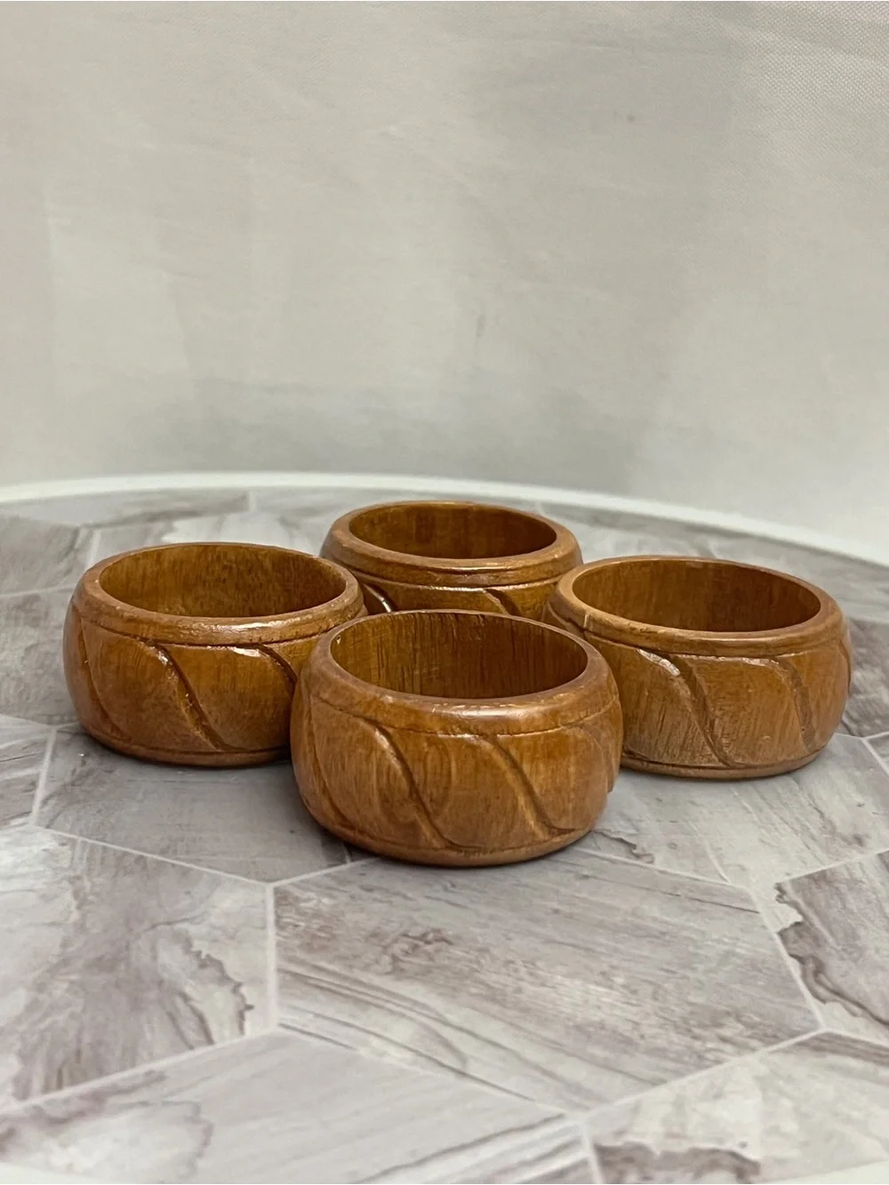 Set of 4 Hand Carved Wooden Napkin Rings Brown Leaf Design Rustic Table Decor
